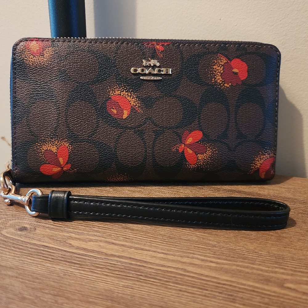 COACH large wristlet